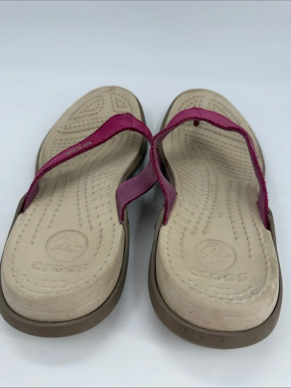 CROCS Capri IV Women's Size 7.0 Fuchsia Suede Cream Footbed